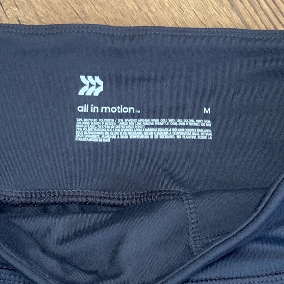 All in motion ankle leggings, cute cut out on the ankles. - Picture 2 of 3